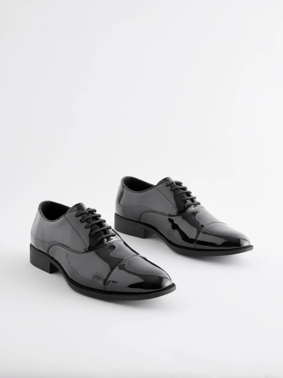 Schoenen|Formele Schoenen|Next Zwart - Standaard pasvorm - Lakleren Oxford-schoenen met neusstuk