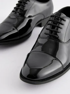 Schoenen|Formele Schoenen|Next Zwart - Standaard pasvorm - Lakleren Oxford-schoenen met neusstuk