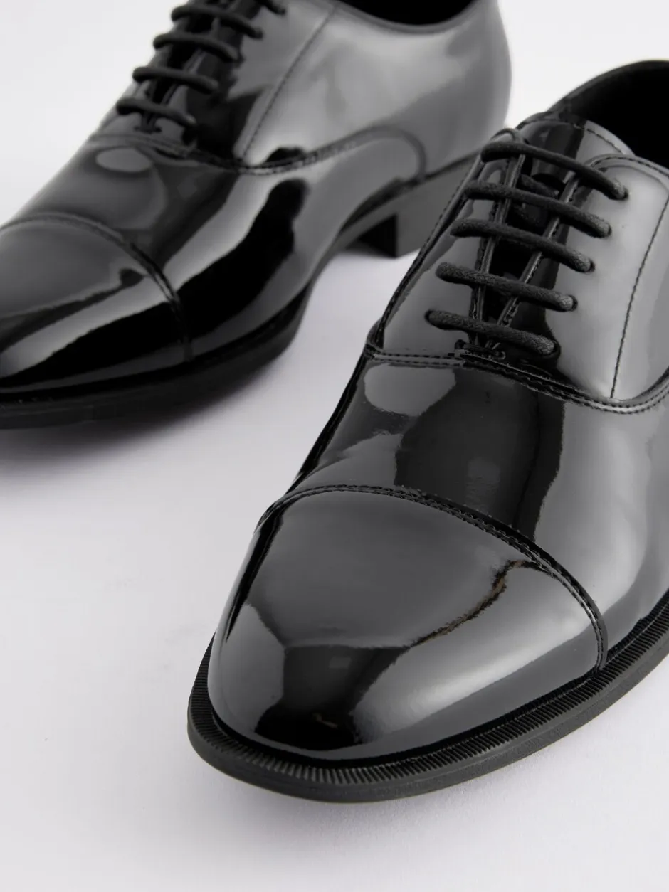 Schoenen|Formele Schoenen|Next Zwart - Standaard pasvorm - Lakleren Oxford-schoenen met neusstuk