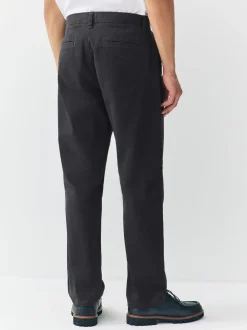 Broeken En Chino's|Next Zwart - Standaard toelopende pasvorm - Stretchy chino