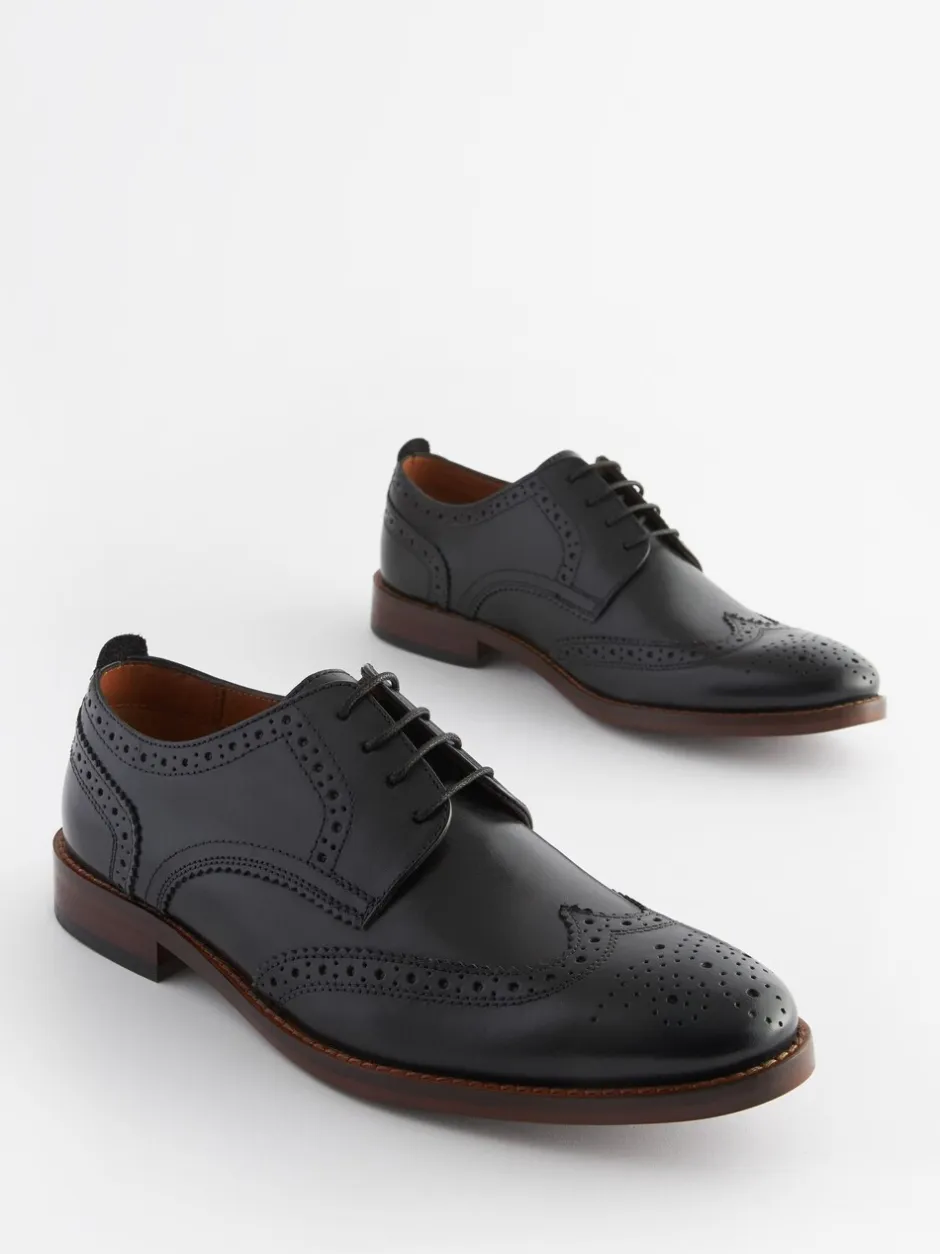 Schoenen|Formele Schoenen|Next - Wijde pasvorm - Brogues van leer met contrasterende zool Zwart