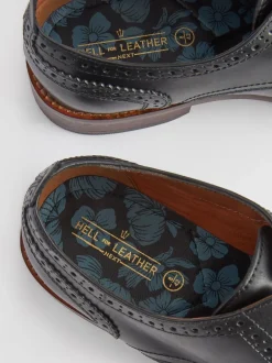 Schoenen|Formele Schoenen|Next - Wijde pasvorm - Brogues van leer met contrasterende zool Zwart