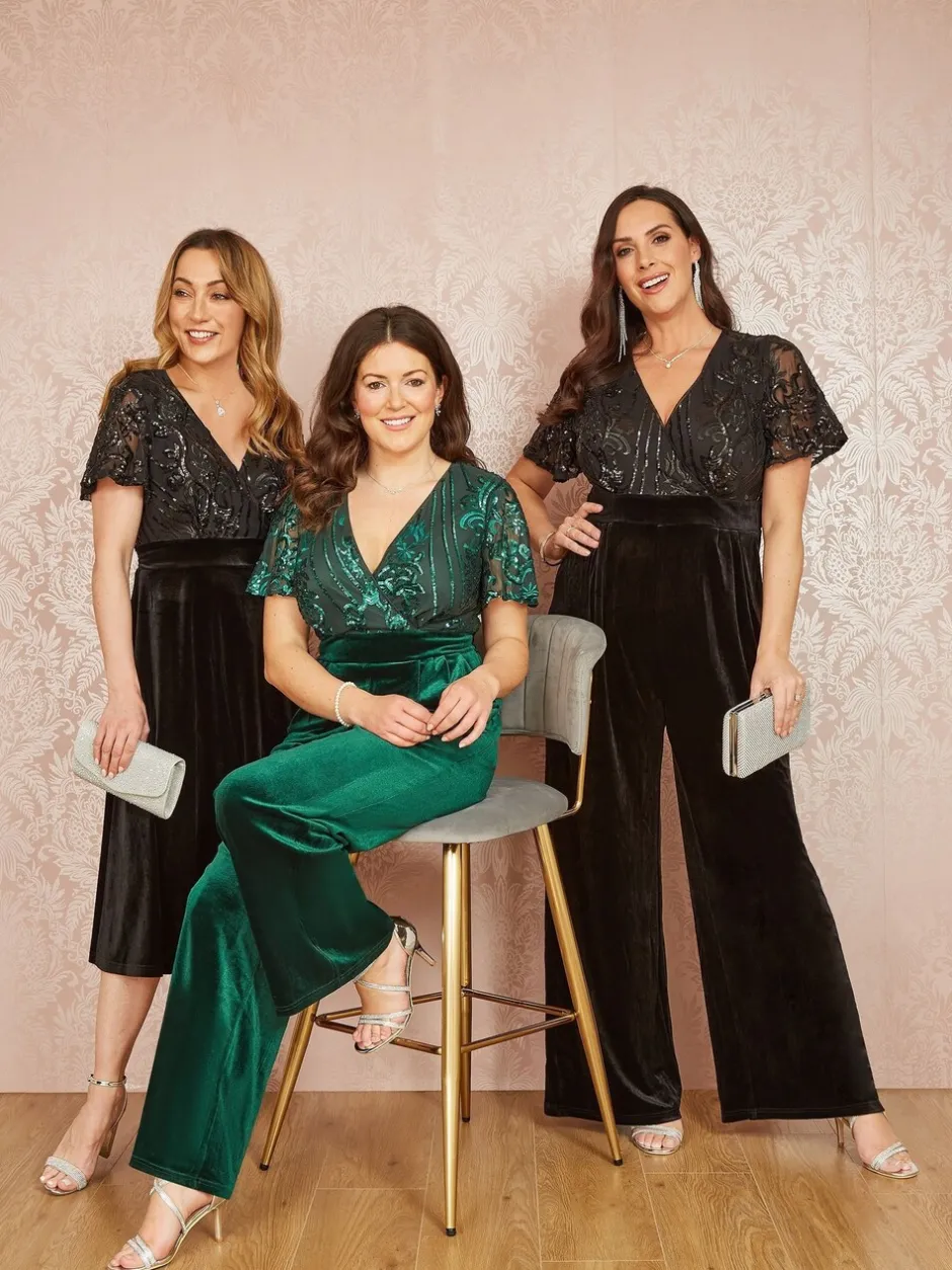 Jumpsuits En Playsuits*Yumi - jumpsuit met engelmouwen, van fluweel en versierd met lovertjes Zwart