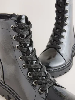 Ruimvallend En Extraruimvallend|Next Zwart lak - Forever Comfort® veterlaarzen