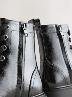 Ruimvallend En Extraruimvallend|Boots|Next - Forever Comfort® veterlaarzen Zwart lak