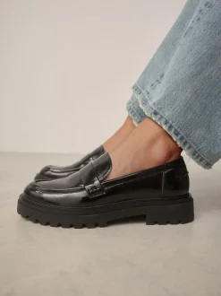 Ruimvallend En Extraruimvallend|Lage Schoenen|Next - Loafers met dikke zool Zwart lak