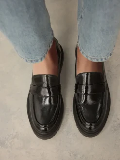 Ruimvallend En Extraruimvallend|Lage Schoenen|Next - Loafers met dikke zool Zwart lak