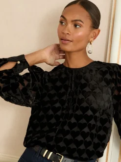 Gelegenheidskleding|Blouses En Overhemden*Love & Roses - Crew Neck Long Sleeve Burnout Blouse Zwart met hartjesprint