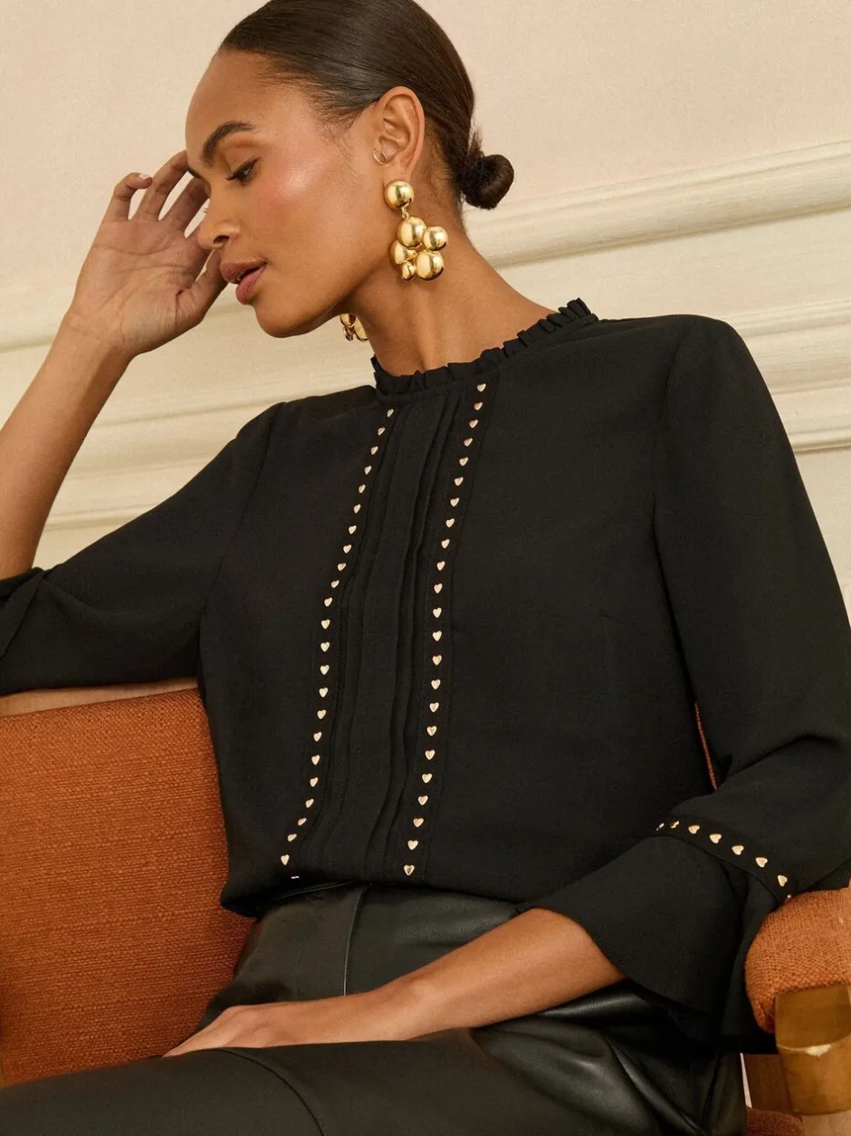 Gelegenheidskleding|Blouses En Overhemden|Love & Roses - Hardware Detail Flute Sleeve Blouse Zwart met hartjesprint