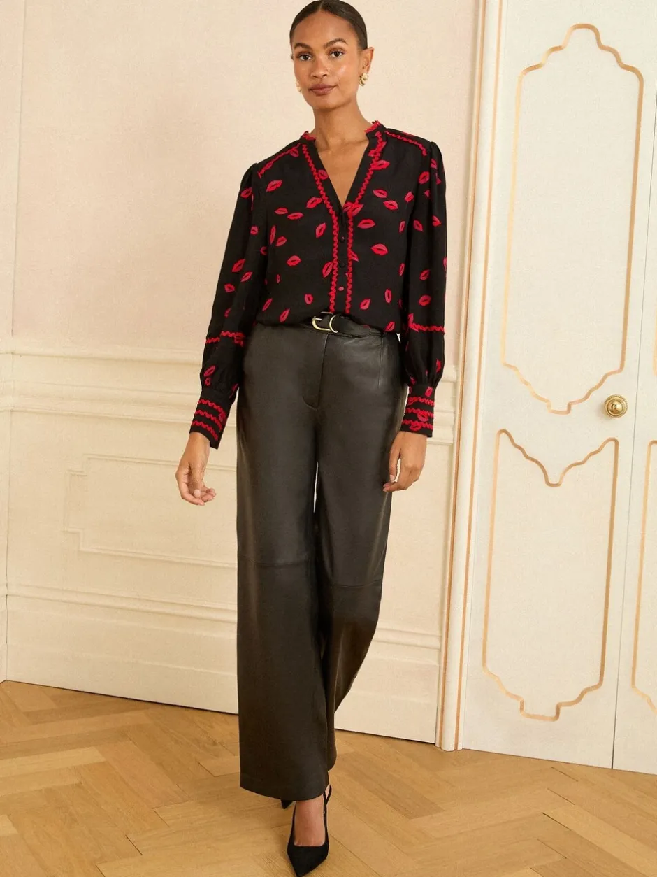 Blouses En Overhemden|Love & Roses Zwart met lippenprint - blouse met lange mouwen en inkeping