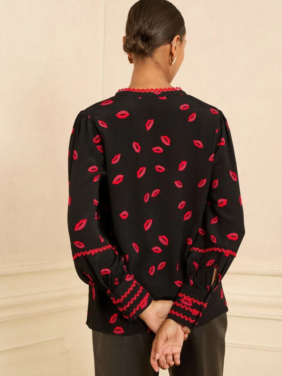 Blouses En Overhemden|Love & Roses Zwart met lippenprint - blouse met lange mouwen en inkeping