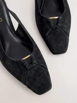 Ruimvallend En Extraruimvallend|Schoenen Met Hakken|Next - Leren slingbackhakken met uitsnijdingen en hardwaredetails Zwart suède