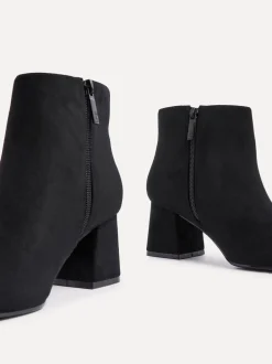 Ruimvallend En Extraruimvallend|Linzi - Alba Wide Fit Block Heeled Ankle Boots Zwart suède