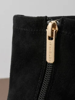 Ruimvallend En Extraruimvallend|Boots|Next - Motionflex Sokkenlaarzen met Blokhak Zwart suède