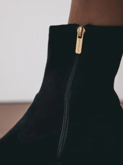 Ruimvallend En Extraruimvallend|Boots|Next - Motionflex Sokkenlaarzen met Blokhak Zwart suède