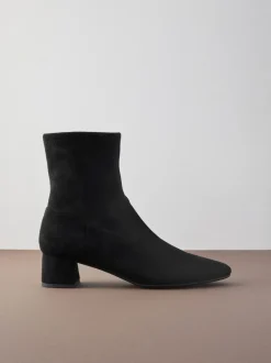 Ruimvallend En Extraruimvallend|Boots|Next - Motionflex Sokkenlaarzen met Blokhak Zwart suède