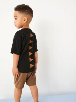 Tops|Sets En Combisets|Next - Set van 2 T-shirts met korte mouwen en shorts (3 mnd - 7 jr) (3 mnd - 7 jr) Zwart/lichtbruine dinosaurus