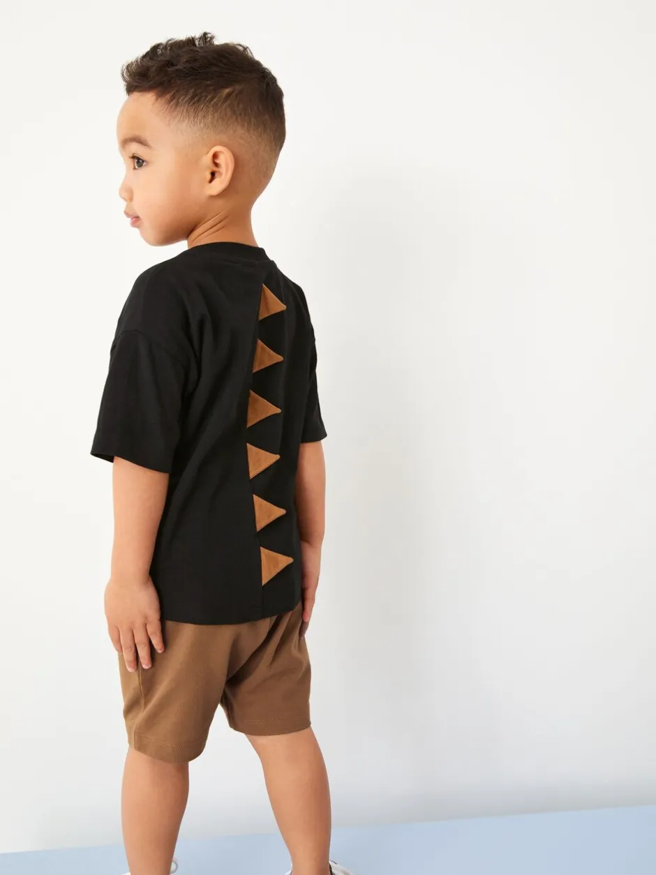 Tops|Sets En Combisets|Next - Set van 2 T-shirts met korte mouwen en shorts (3 mnd - 7 jr) (3 mnd - 7 jr) Zwart/lichtbruine dinosaurus